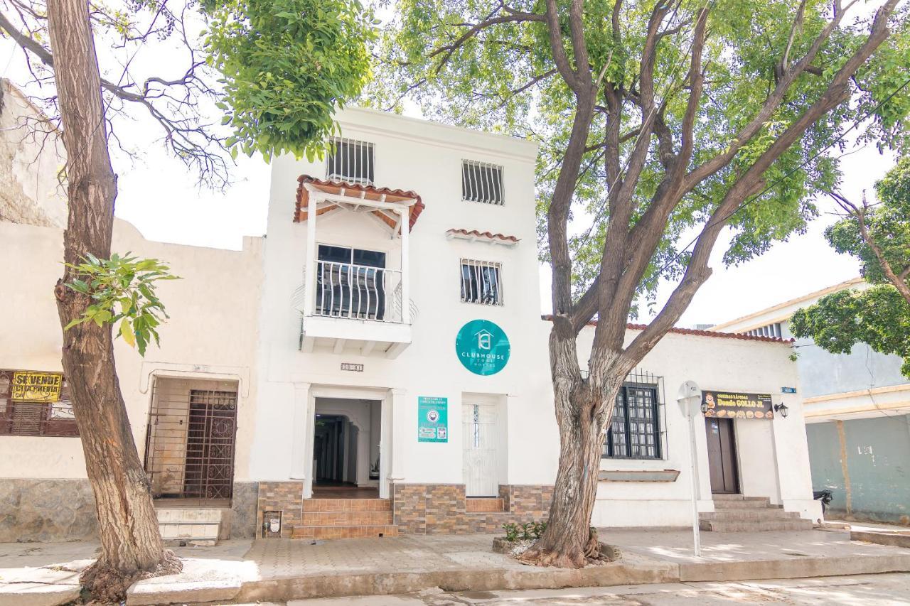 Club House Hostel *